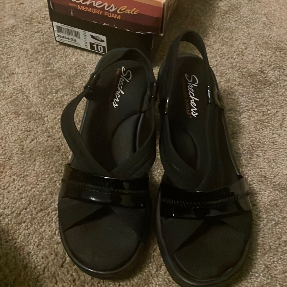 Skechers memory foam sandals size 10 worn a couple times